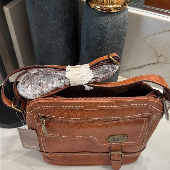 b.o.c. LEATHER CROSSBODY Messenger Bag NWT - Picture 6 of 11